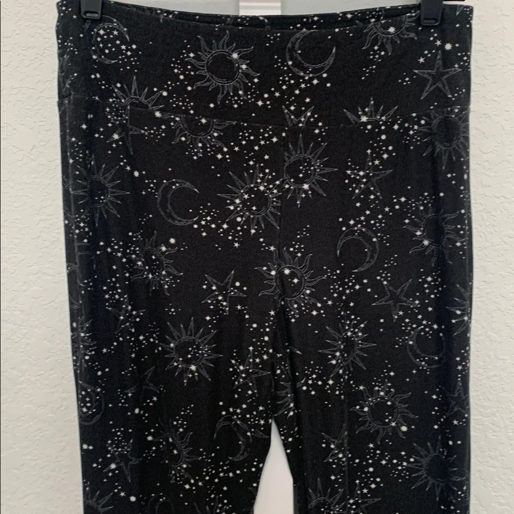No Boundaries Boho Celestial Moon Star Print Flare Leggings Size Large